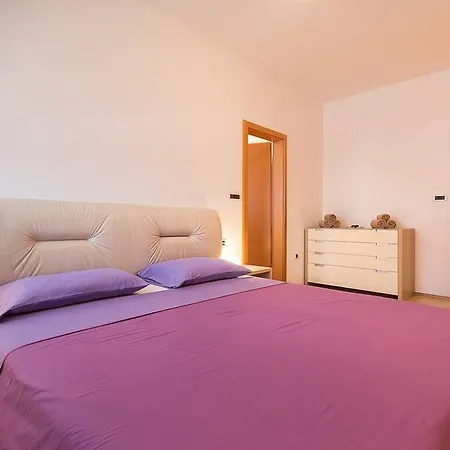 Roy Apartmán *