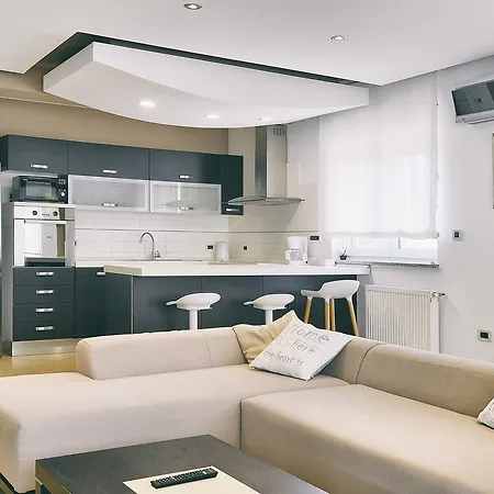 Roy Apartmán *