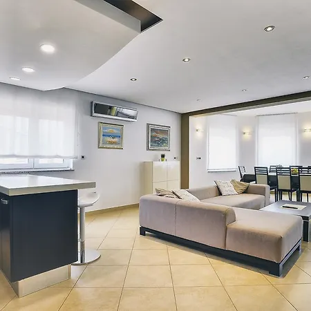 Roy Apartmán