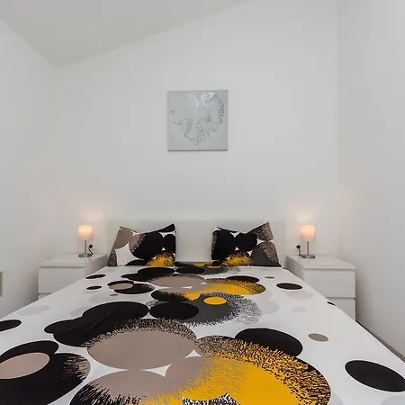 Roy Apartmán